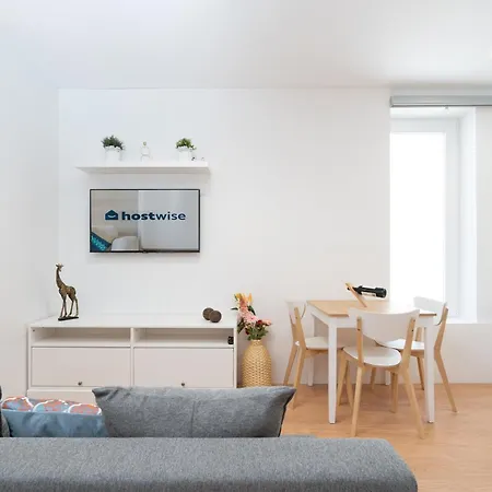 Host Wise - Sweet Sunny Flat With Balcony Daire *