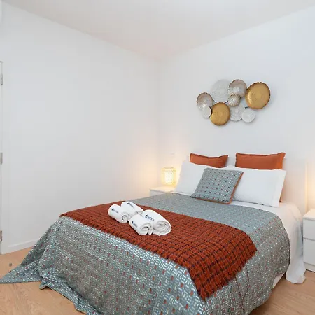 Daire Host Wise - Sweet Sunny Flat With Balcony