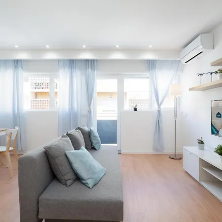 Host Wise - Sweet Sunny Flat With Balcony * Вила-Нова-ди-Гая