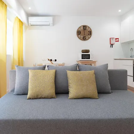 Host Wise - Sweet Sunny Flat With Balcony Вила-Нова-ди-Гая
