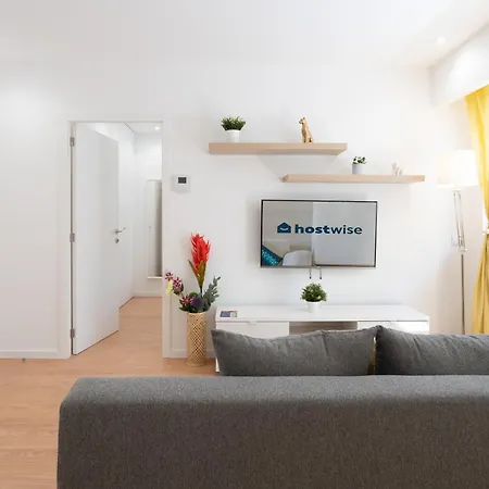 Host Wise - Sweet Sunny Flat With Balcony * Вила-Нова-ди-Гая