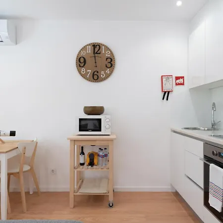 Host Wise - Sweet Sunny Flat With Balcony Апартаменты