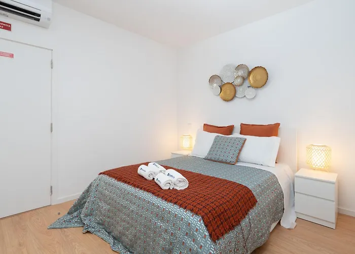 Daire Host Wise - Sweet Sunny Flat With Balcony