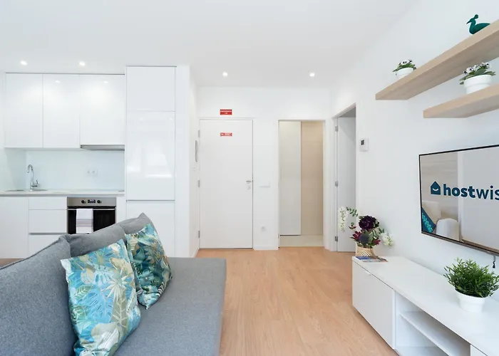 Host Wise - Sweet Sunny Flat With Balcony *