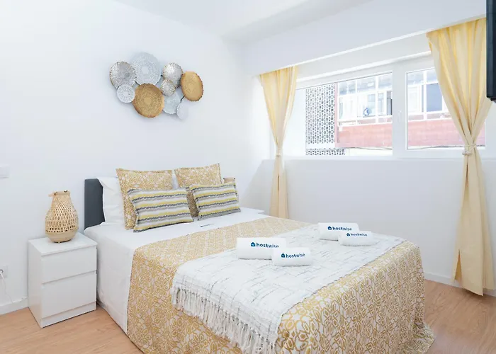 Daire Host Wise - Sweet Sunny Flat With Balcony *