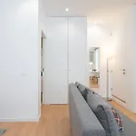 Host Wise - Sweet Sunny Flat With Balcony *