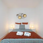 Host Wise - Sweet Sunny Flat With Balcony