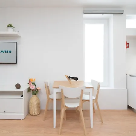 Host Wise - Sweet Sunny Flat With Balcony דירה וילה נובה דה גאיה