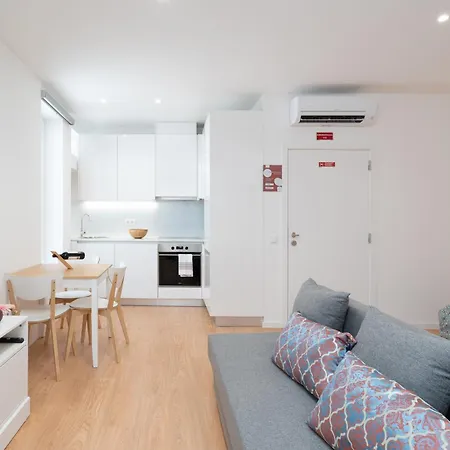 Host Wise - Sweet Sunny Flat With Balcony