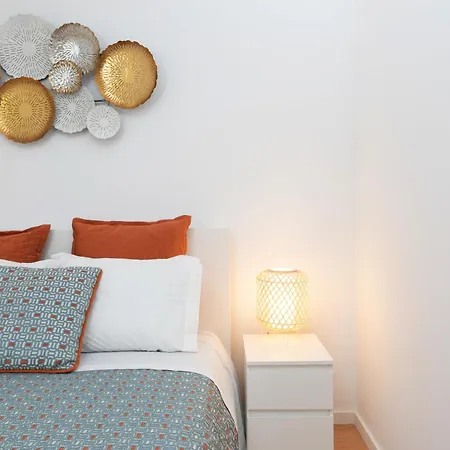 Host Wise - Sweet Sunny Flat With Balcony アパート