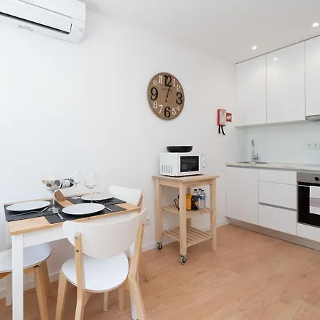 Host Wise - Sweet Sunny Flat With Balcony *