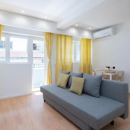 Host Wise - Sweet Sunny Flat With Balcony アパート