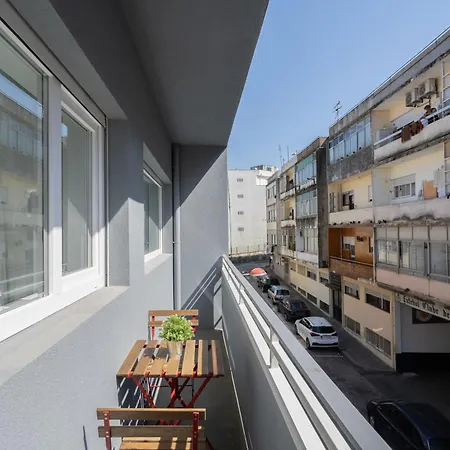 Host Wise - Sweet Sunny Flat With Balcony ヴィラ・ノヴァ・デ・ガイア