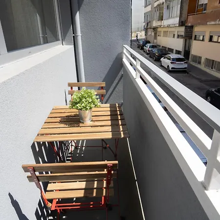 Host Wise - Sweet Sunny Flat With Balcony Lejlighed *