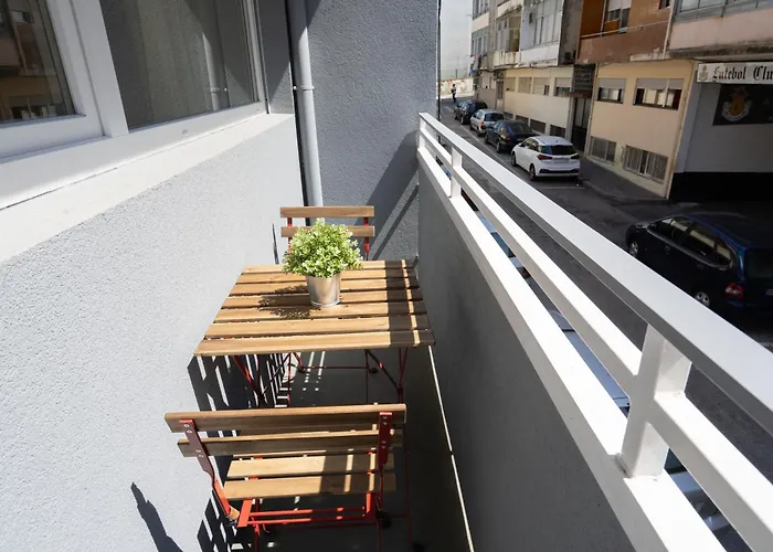 Host Wise - Sweet Sunny Flat With Balcony Διαμέρισμα *